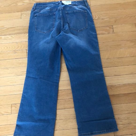 🔴 2 for $25 Chaps Women's Mid Rise Crop Kick Jeans Size 10/ 30 inseam … - Picture 2 of 7
